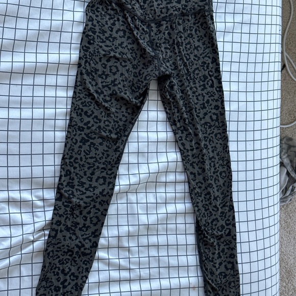 ATHLETA LEGGINGS - Picture 2 of 2